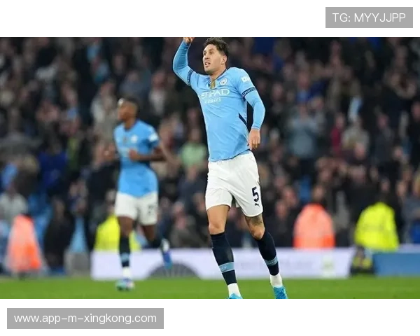 曼城斯通斯门前补射帮助球队锁定胜利：从场上直击生活的点滴力量