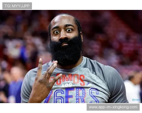 哈登回撤三分命中,76人将比分拉近到只差一球 哈登回撤三分命中,76人将比分拉近到只差一球