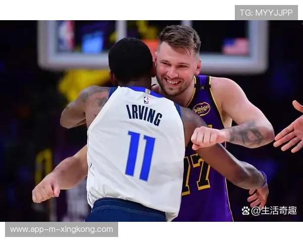 东契奇突破后送出妙传，独行侠攻防两端全面爆发