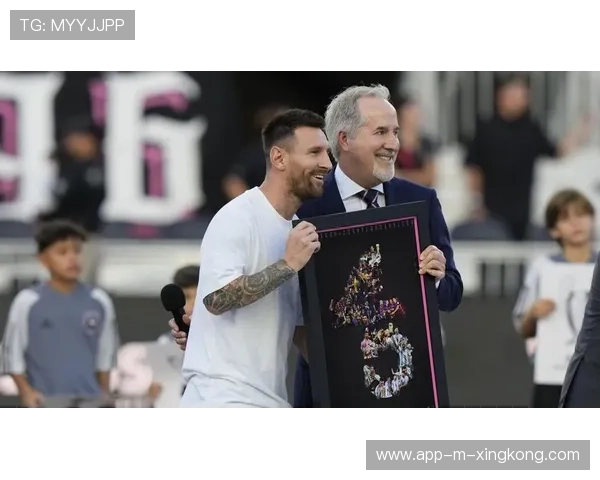 迈阿密国际庆典引爆全场,梅西捧起第47冠创造传奇新高度 迈阿密国际庆典引爆全场,梅西捧起第47冠创造传奇新高度